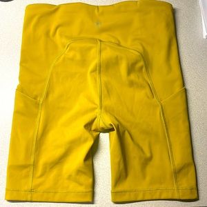 Women’s Athleta Brand ‘ultimate stash pocket’ 7” short